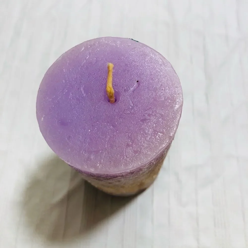 Handcrafted Timber Scented Candle (Purple/Gold)‎